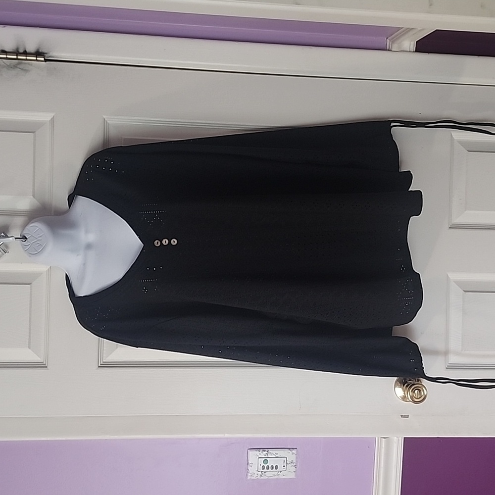 NWOT Womens long sleeve V-neck top.